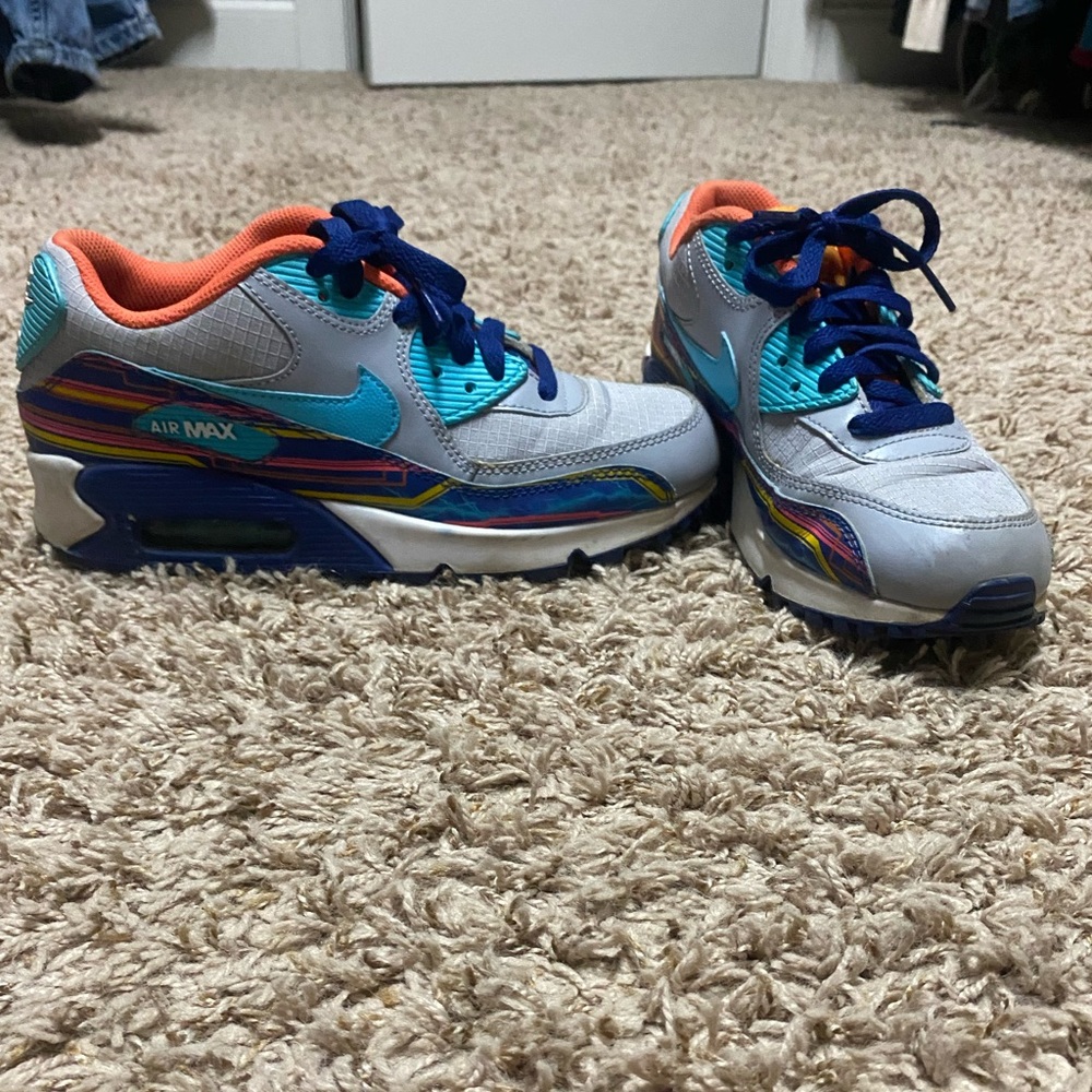 Nike Air Max tennis shoes. Youth size 5 or Women’s 6.5.